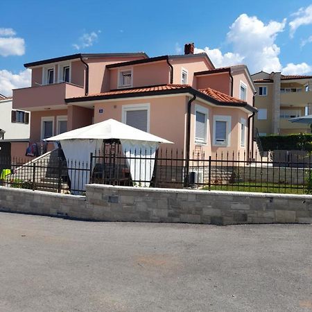 Studio Apartman Dezire Buje Luaran gambar
