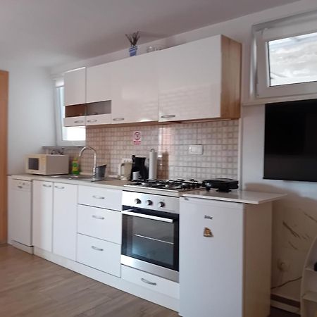 Studio Apartman Dezire Buje Luaran gambar