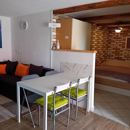 Studio Apartman Dezire Buje Luaran gambar